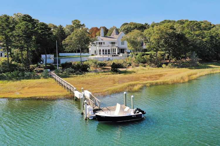 25 Oyster Way Osterville, MA 02655