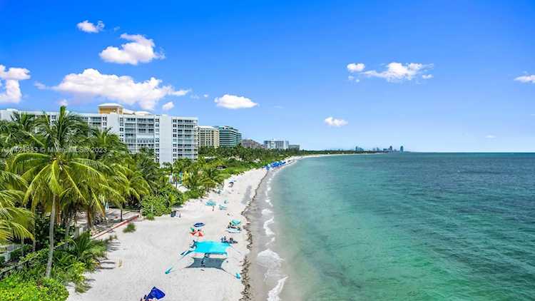 240 Galen Dr #112 Key Biscayne, FL 33149