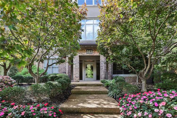 315 N Meramec Clayton, MO 63105