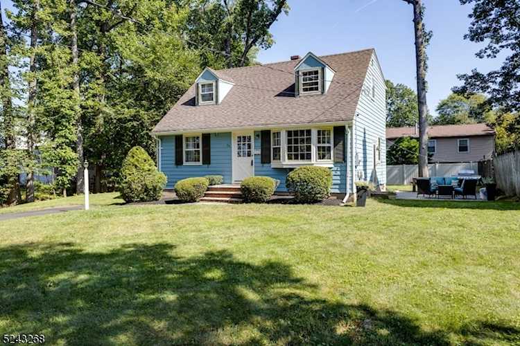 35 Stagaard Pl - Home for Sale in Fanwood Boro NJ Photo 1
