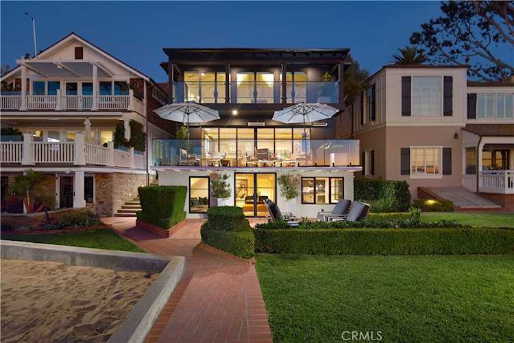 19 Bay Island Newport Beach, CA 92661