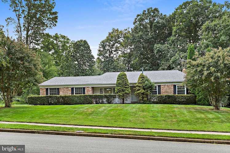 9303 Shari Dr Fairfax, VA 22032
