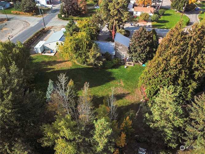 2301 NW Alan Ave East Wenatchee, WA 98802