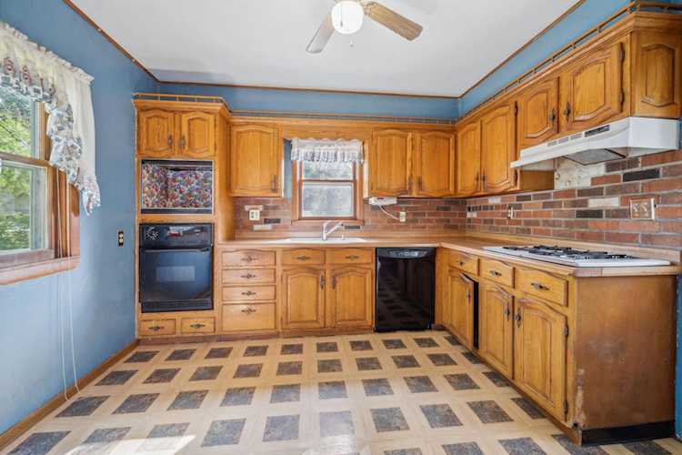 419 Geneva Avenue N Oakdale, MN 55128