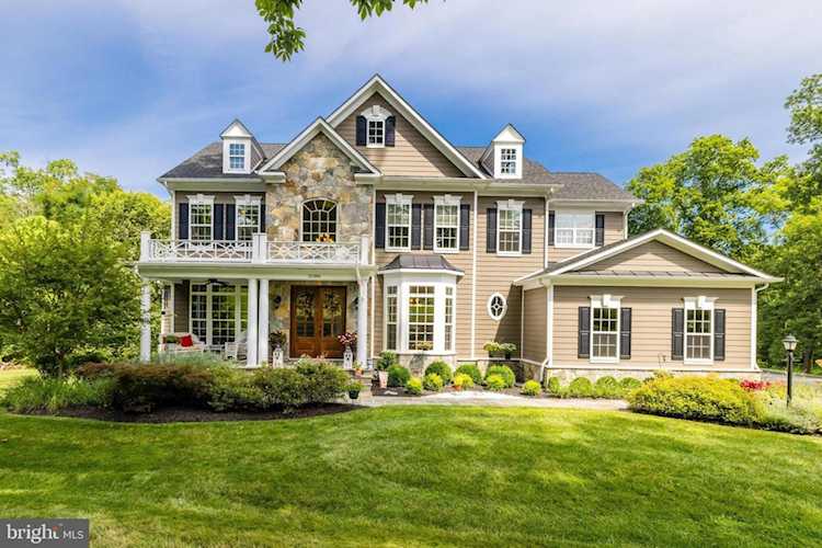 35386 Greyfriar Dr Round Hill, VA 20141