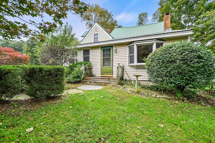 42 Pleasant St Danville 03819 NH home for sale 340,000 4971801