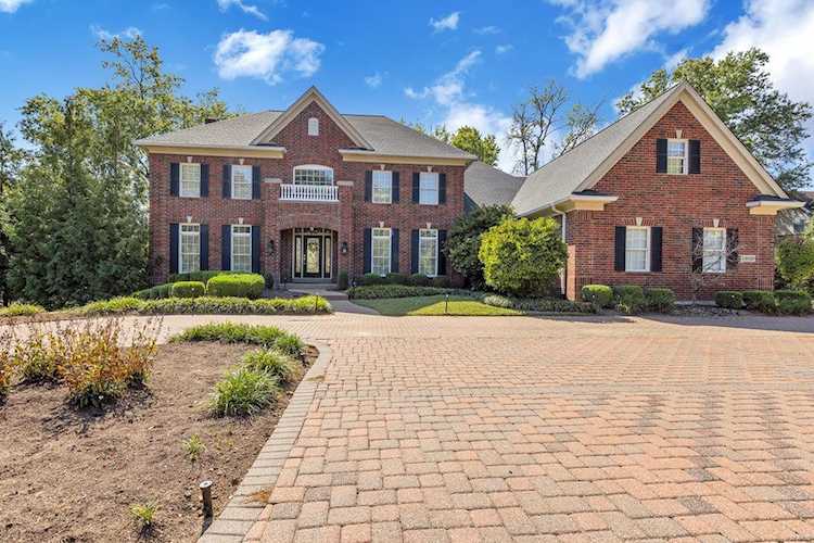 13850 Clayton Rd Town And Country, MO 63017