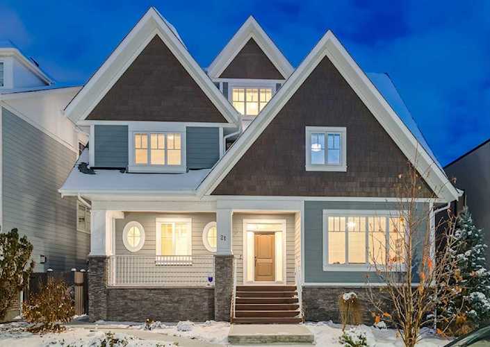 21 Trasimeno Crescent SW Calgary, AB T3E 8B8
