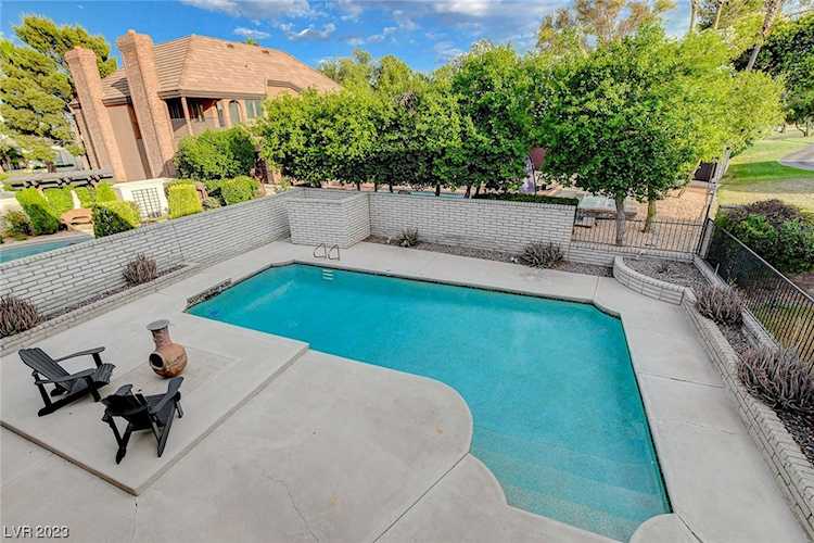 945 Vegas Valley Dr Las Vegas, NV 89109