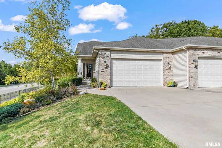 Move-in ready condo for sale in Chatham, IL - $310,000 Photo 1