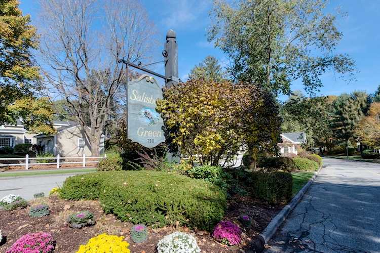 Salisbury Green Condominium Worcester, 204 Greenwich Court 204, MA