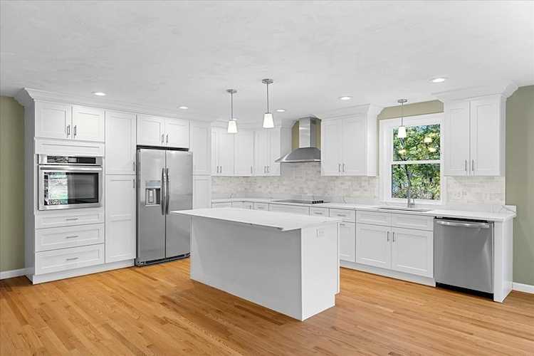 15 Roys Drive #Right Spencer, MA 01562