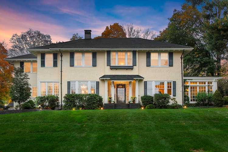 10 Oakland Street Wellesley, MA 02481