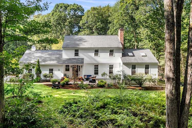307 North Amherst Rd Bedford, NH 03110 | MLS 4971094 Photo 1