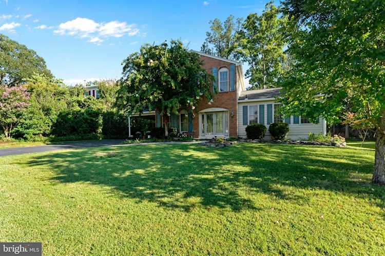 7932 Saint Dennis Dr Springfield, VA 22153