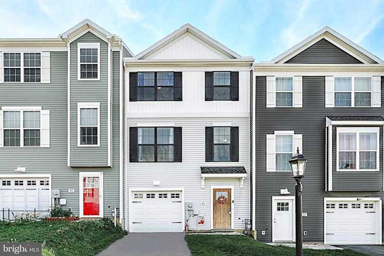 42 Overlook Dr Hanover, PA 17331