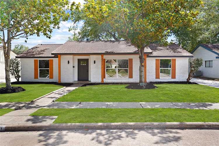 6211 Dumfries Dr Houston, TX 77096