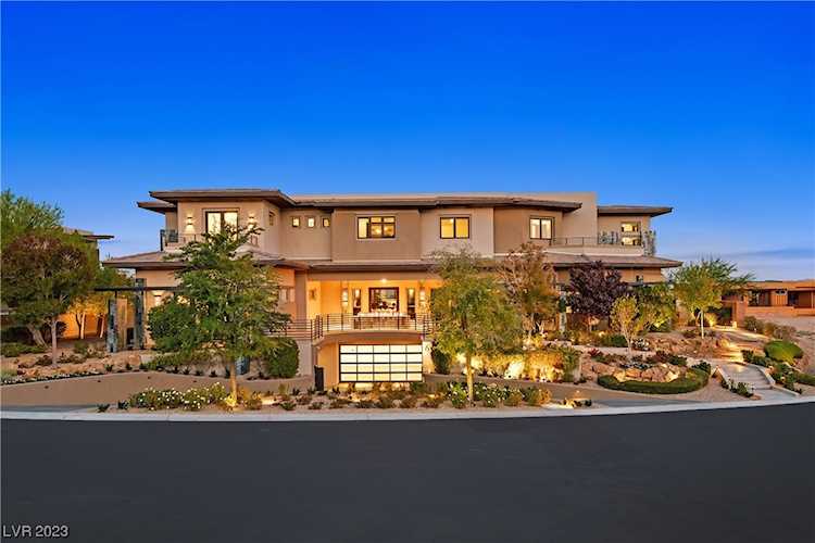 6 Bright Hollow Ct Las Vegas, NV 89135