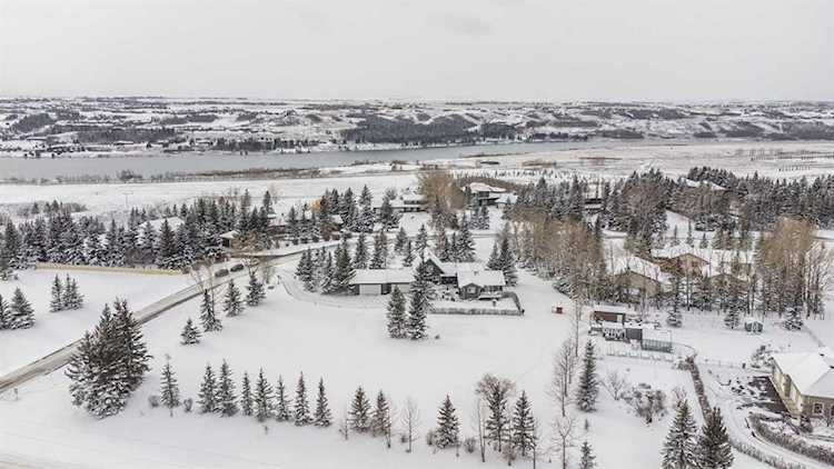 102 Bearspaw Village Crescent NW Rural Rocky View County, AB T2M 4N3