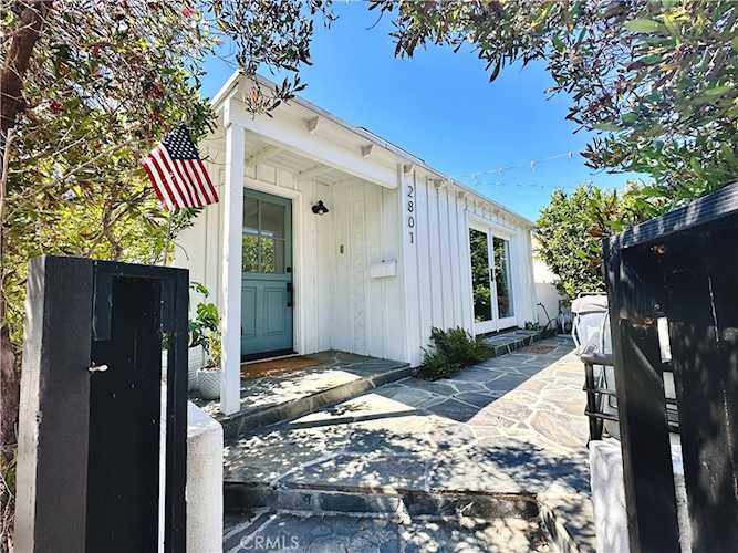 2801 N Valley Dr Manhattan Beach, CA 90266