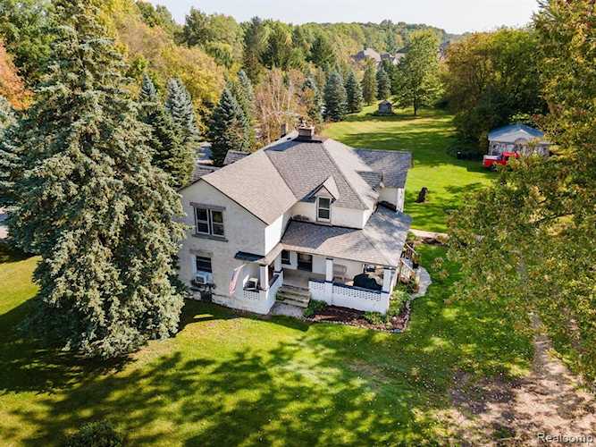 65828 Wolcott Rd Ray, MI 48096
