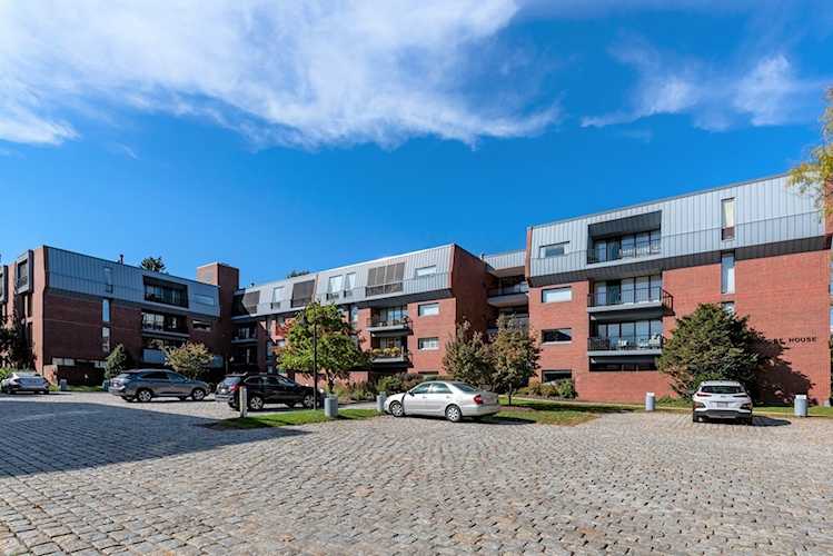 75 Grove #230 Wellesley, MA 02482
