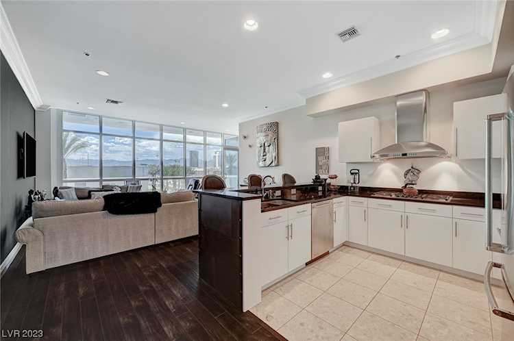 4525 Dean Martin Dr #302 Las Vegas, NV 89103