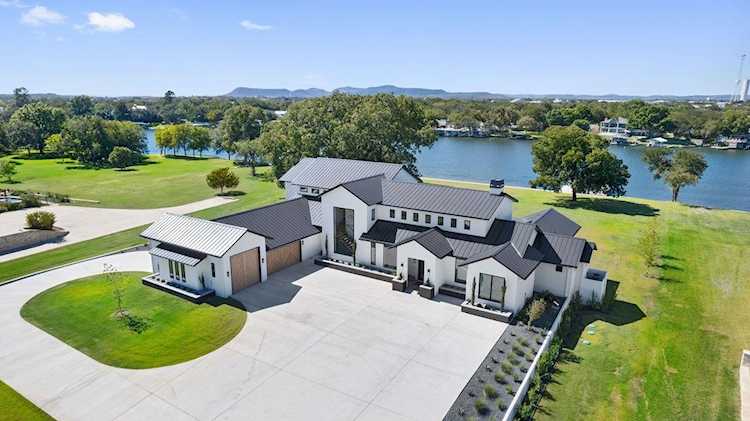 1813 Legends Parkway Kingsland, TX 78639