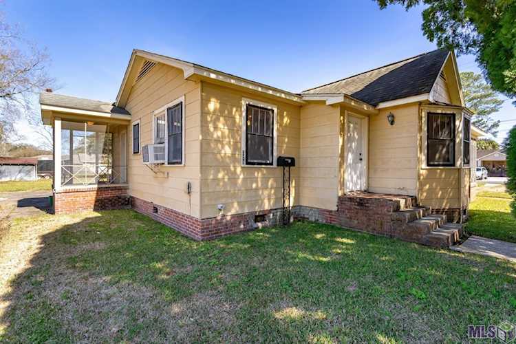 728 Court St Port Allen, LA 70767