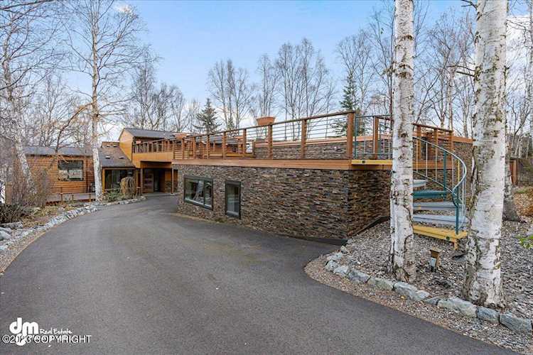 8749 Emerald St Anchorage, AK 99502