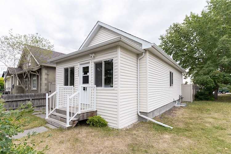 4822 1 St SW Calgary, AB T2G0A2
