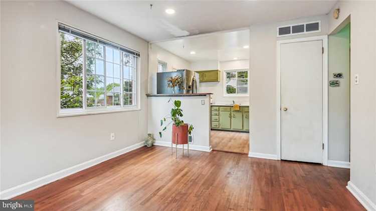 27 Garden Dr Alexandria, VA 22304