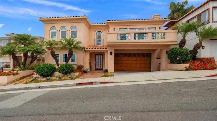 943 8th St Hermosa Beach, CA 90254