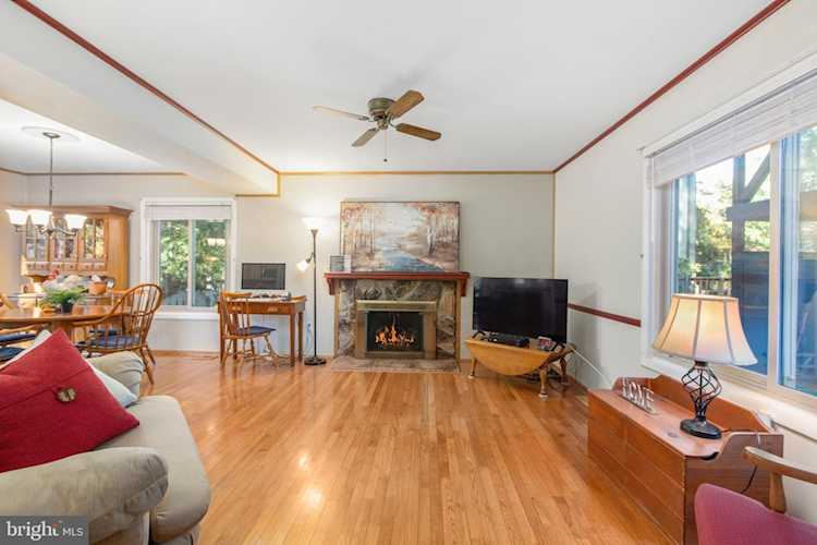 12324 Mulberry Ct Woodbridge, VA 22192