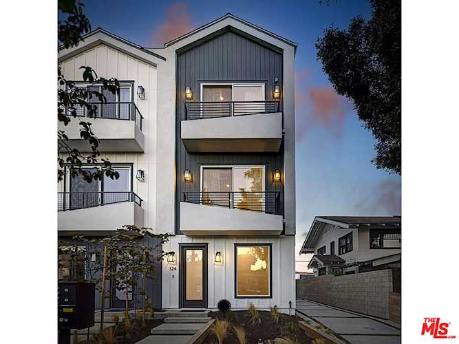 124 N Manhattan Place Los Angeles, CA 90004