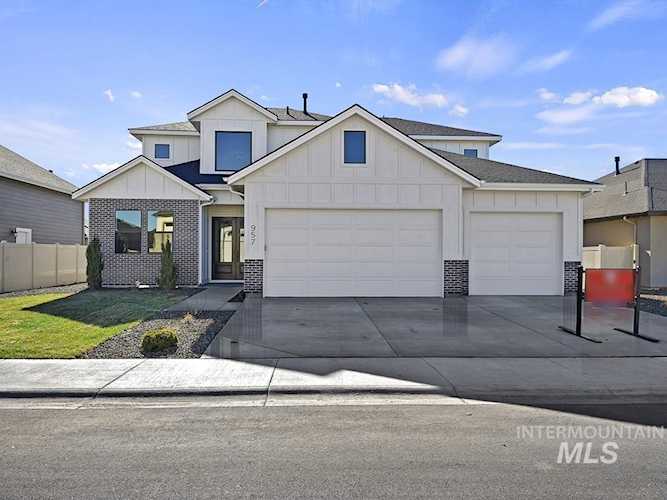 957 Loretta Meridian, ID 83646