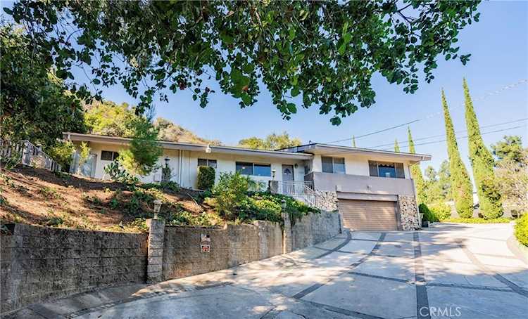 12000 Briarvale Ln Studio City, CA 91604