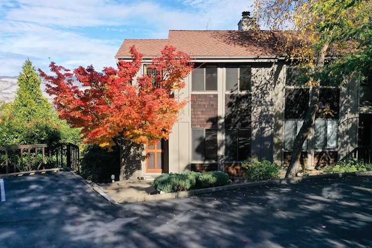 347 Ravenwood Place Ashland, OR 97520