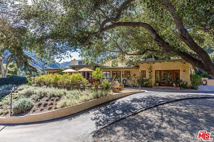 667 Crater Camp Dr Calabasas, CA 91302