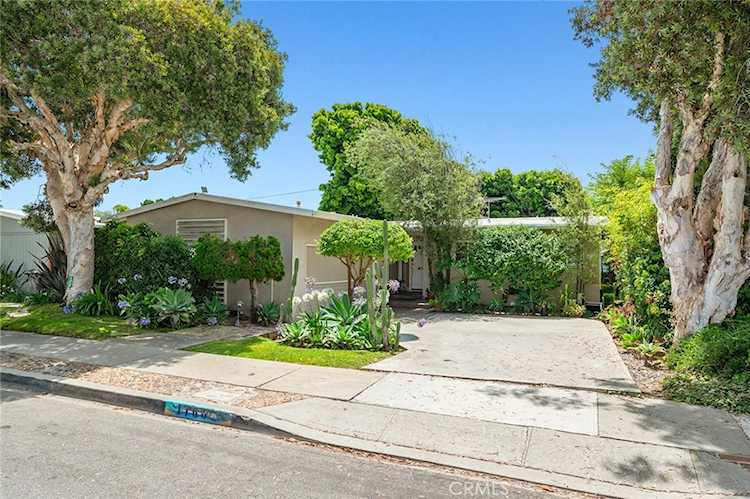 1160 Shelley St Manhattan Beach, CA 90266