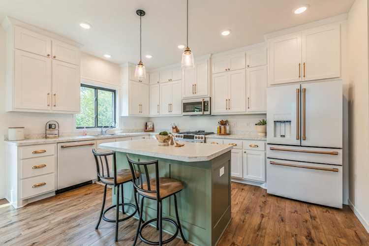 4833 Maple Street Rockford, MN 55373