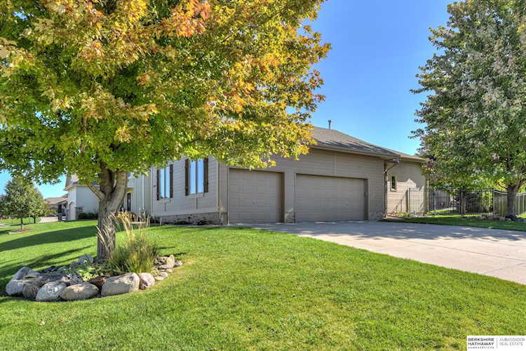 18169 Honeysuckle Dr Omaha, NE 68022