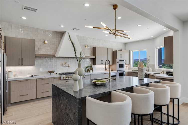 22 Anthem Pointe Ct Henderson, NV 89052