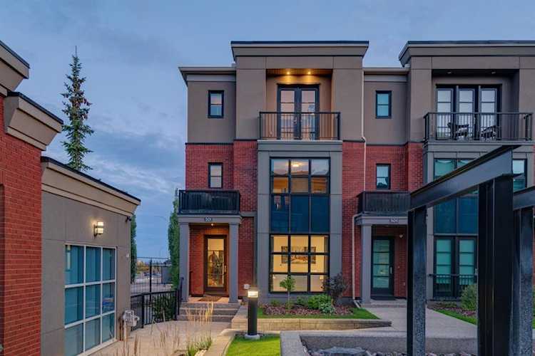 501 Aspen Meadows Hill SW Calgary, AB T3H 0G3