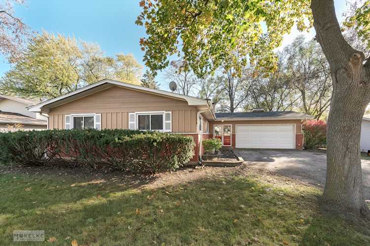611 Maple Ave Lisle, IL 60532