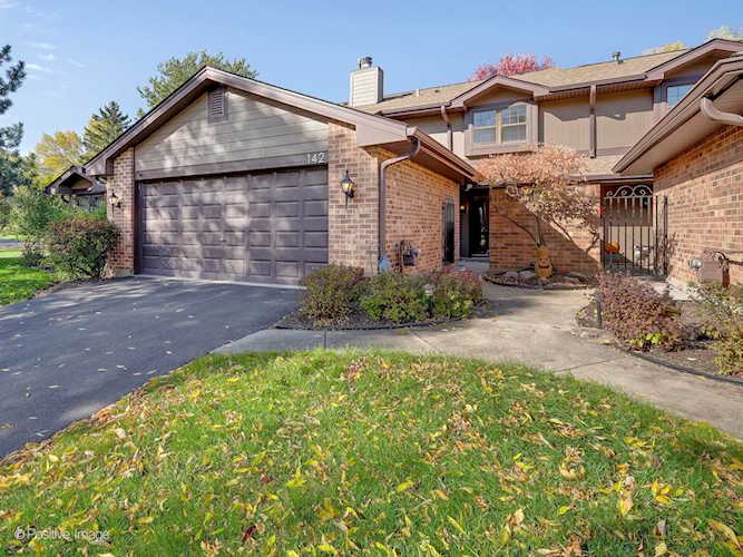 142 Indian Boundary Dr Westmont, IL 60559