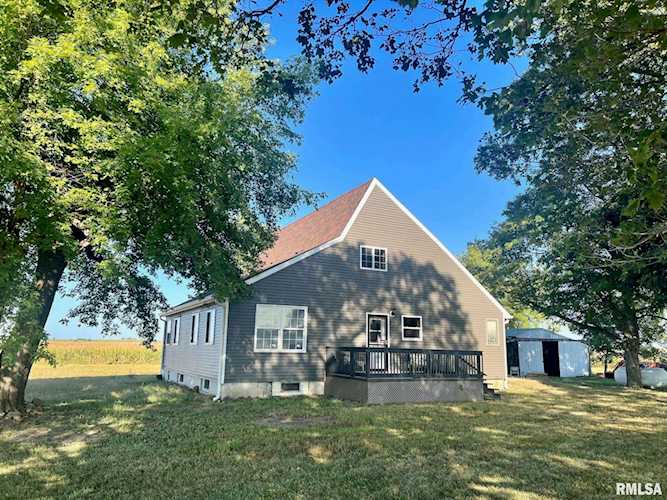 Move-in ready home for sale in Petersburg, IL - $242,000 Photo 1