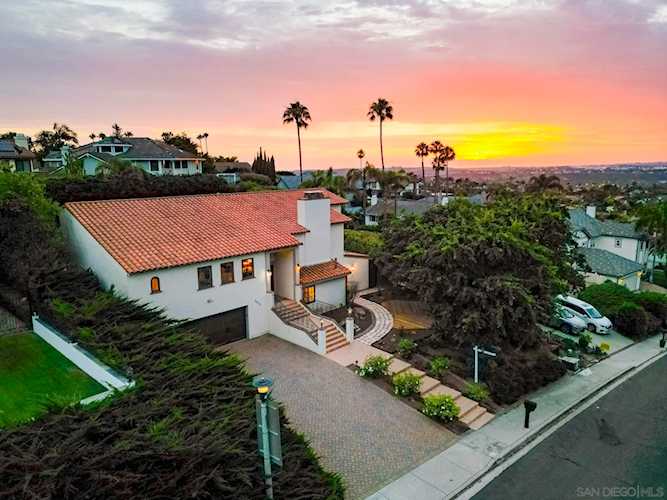 6829 Corintia St Carlsbad, CA 92009