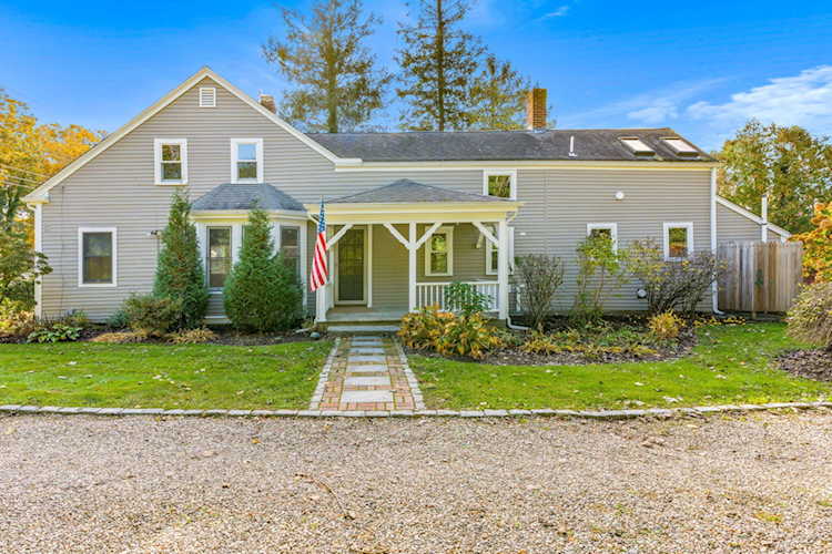 1208 County Road Cataumet, MA 02534