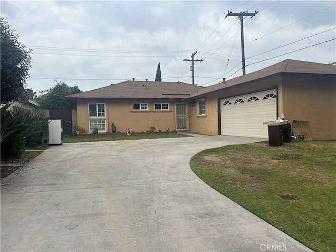 611 S Bronwyn Dr Anaheim, CA 92804